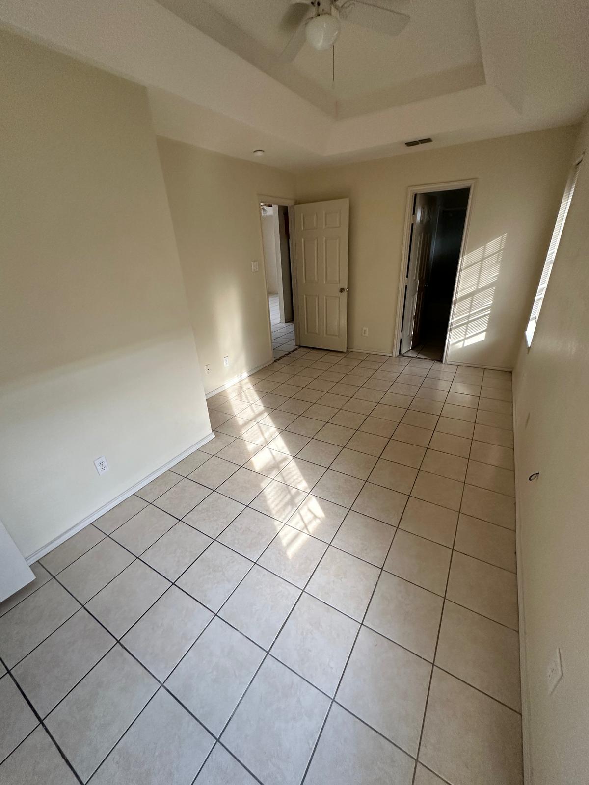 Laundry area with washer/dryer