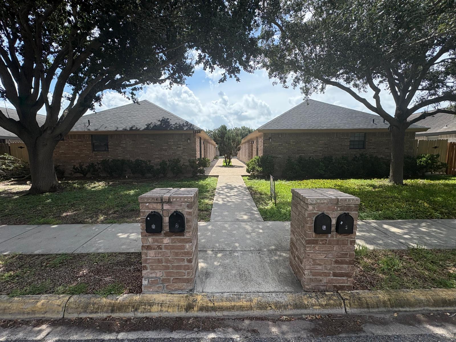 1112 Stonehaven Ave exterior
